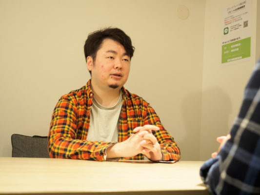 Yamajet 在采访中交谈